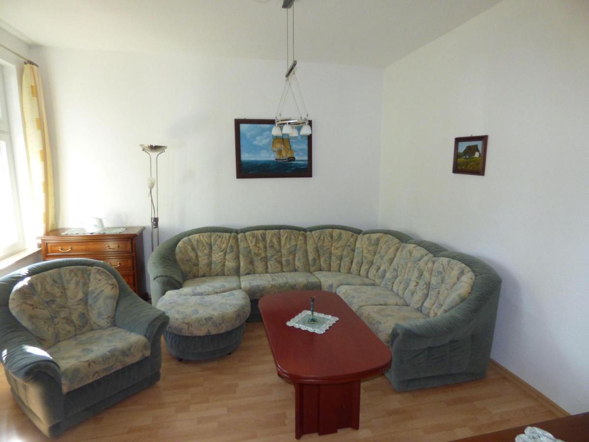 Sonnige-Ferienwohnung-100Qm-Im-1-Obergeschoss-Der-Villa-Walhall-In-Einem-Parkaehnlichen-Garten Sellin  Esterno foto