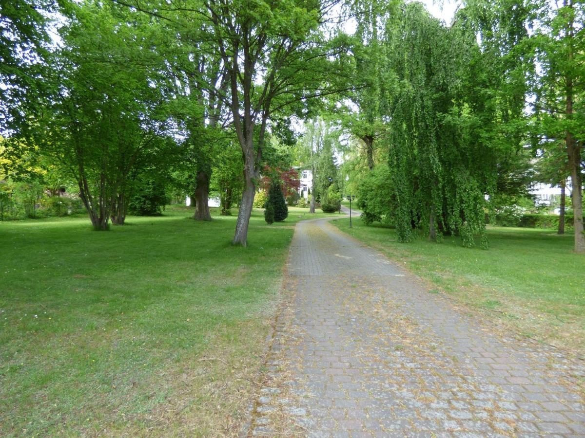 Sonnige-Ferienwohnung-100Qm-Im-1-Obergeschoss-Der-Villa-Walhall-In-Einem-Parkaehnlichen-Garten Sellin  Esterno foto