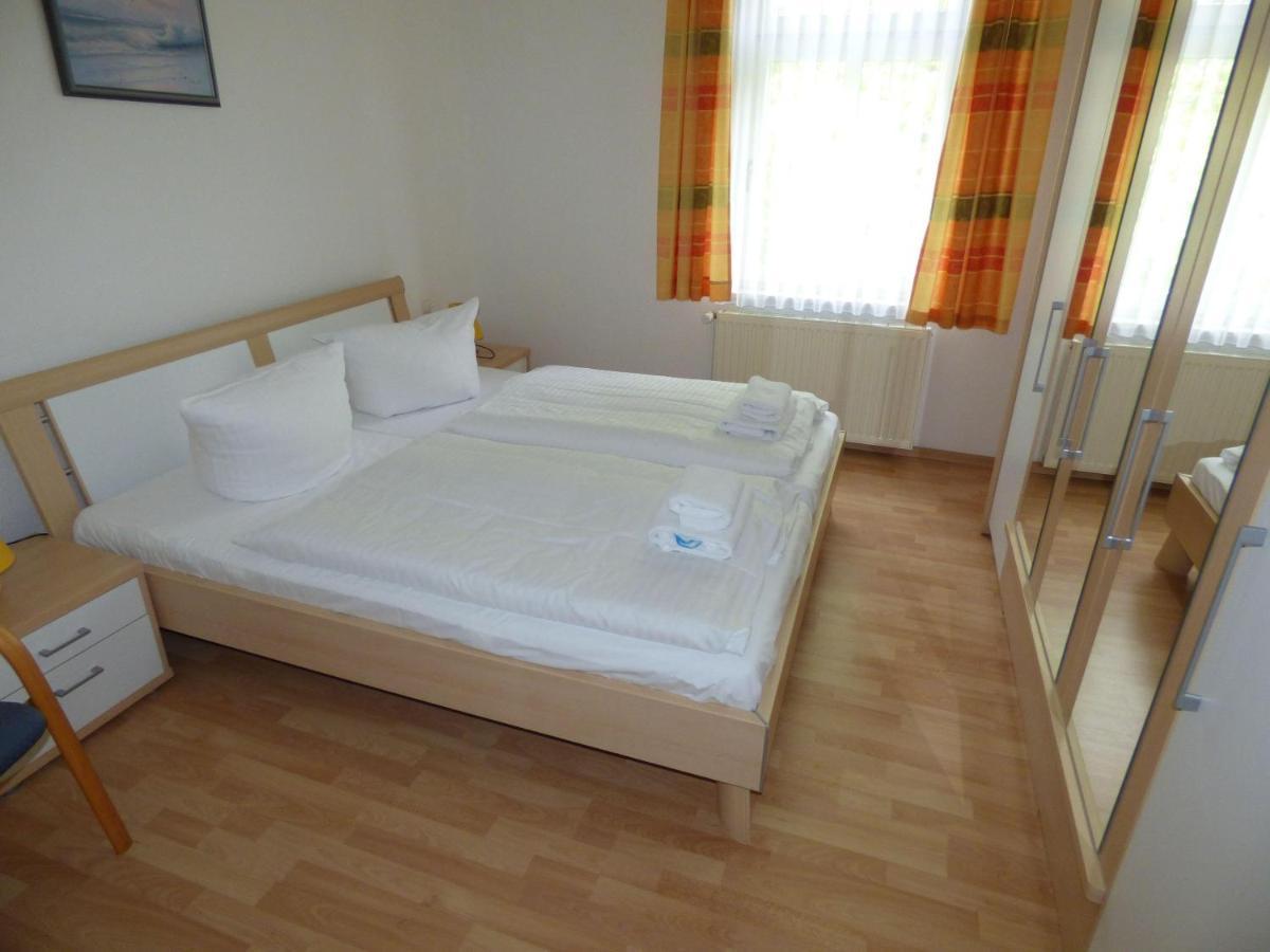 Sonnige-Ferienwohnung-100Qm-Im-1-Obergeschoss-Der-Villa-Walhall-In-Einem-Parkaehnlichen-Garten Sellin  Esterno foto