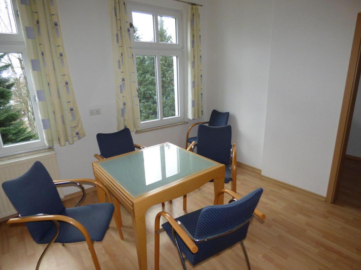 Sonnige-Ferienwohnung-100Qm-Im-1-Obergeschoss-Der-Villa-Walhall-In-Einem-Parkaehnlichen-Garten Sellin  Esterno foto